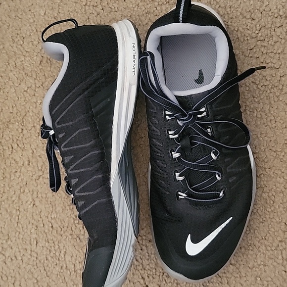 ✨️ NIKE RUNNING SHOES ✨️ - Picture 2 of 5